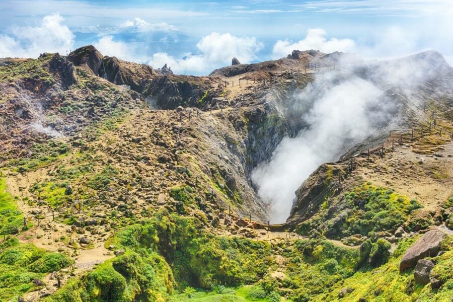 Surveillance des volcans à long terme – Une étude de terrain